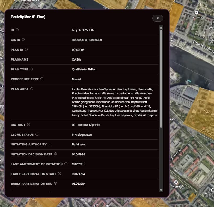 Bebauungsplan-Polygone über Berliner Satellitenbild, Attributpanel mit Plantyp Qualifizierter B-Plan, Rechtsstand und Verfahrensdaten